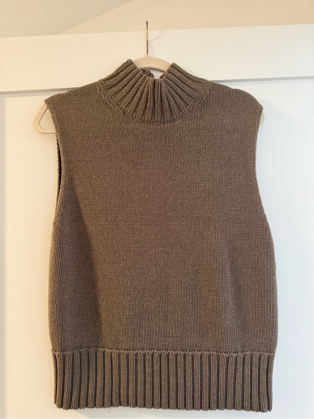 Abercrombie & Fitch Taupe Sleeveless Mock Neck Knit Vest